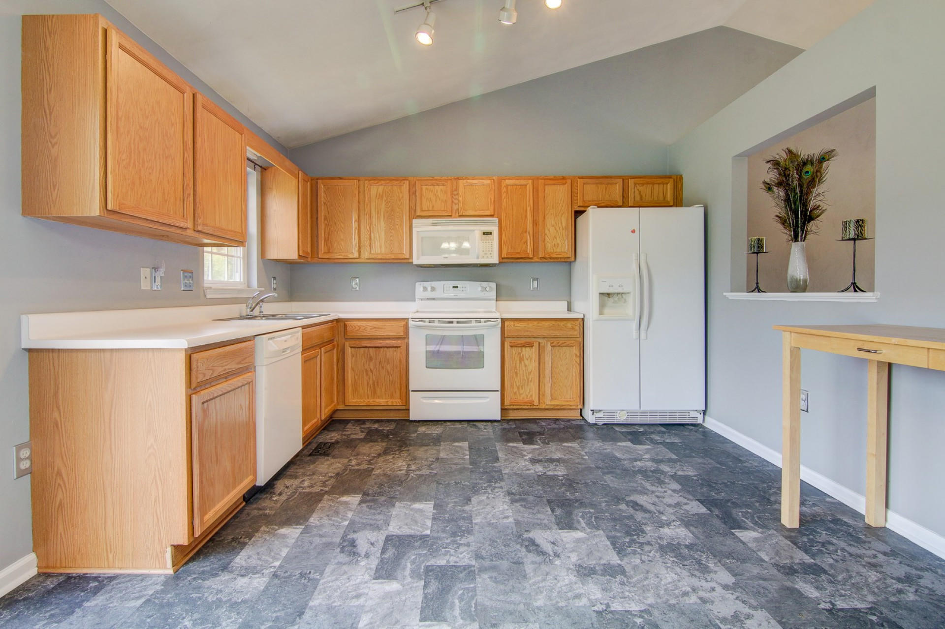 1360 Thomason Road Southeast Roanoke, VA 24014 - Photo 8 of 27 fhd_1360 Thomason Road Southeast-8_68014