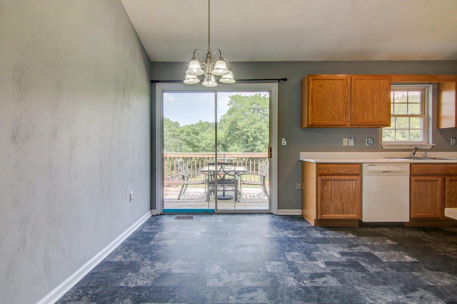 1360 Thomason Road Southeast Roanoke, VA 24014 - Photo 10 of 27 fhd_1360 Thomason Road Southeast-10_6801