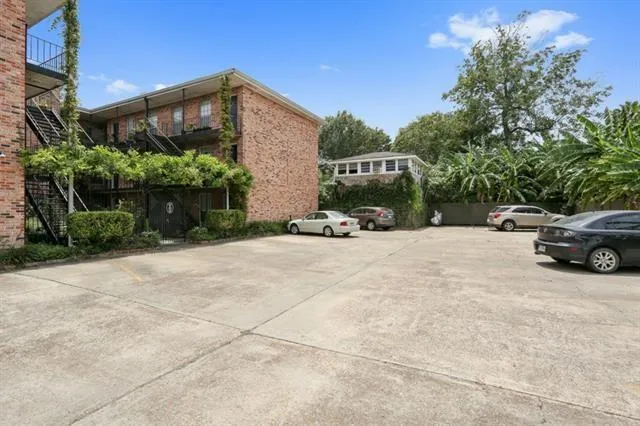 $1,500 | 732 Cherokee Street, Unit 207, New Orleans, LA 70118