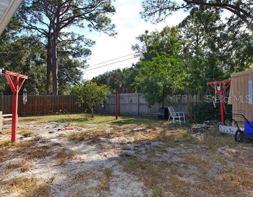 169 Oberlin Road Venice, FL 34293 - Photo 10 of 13 Yard/Garden