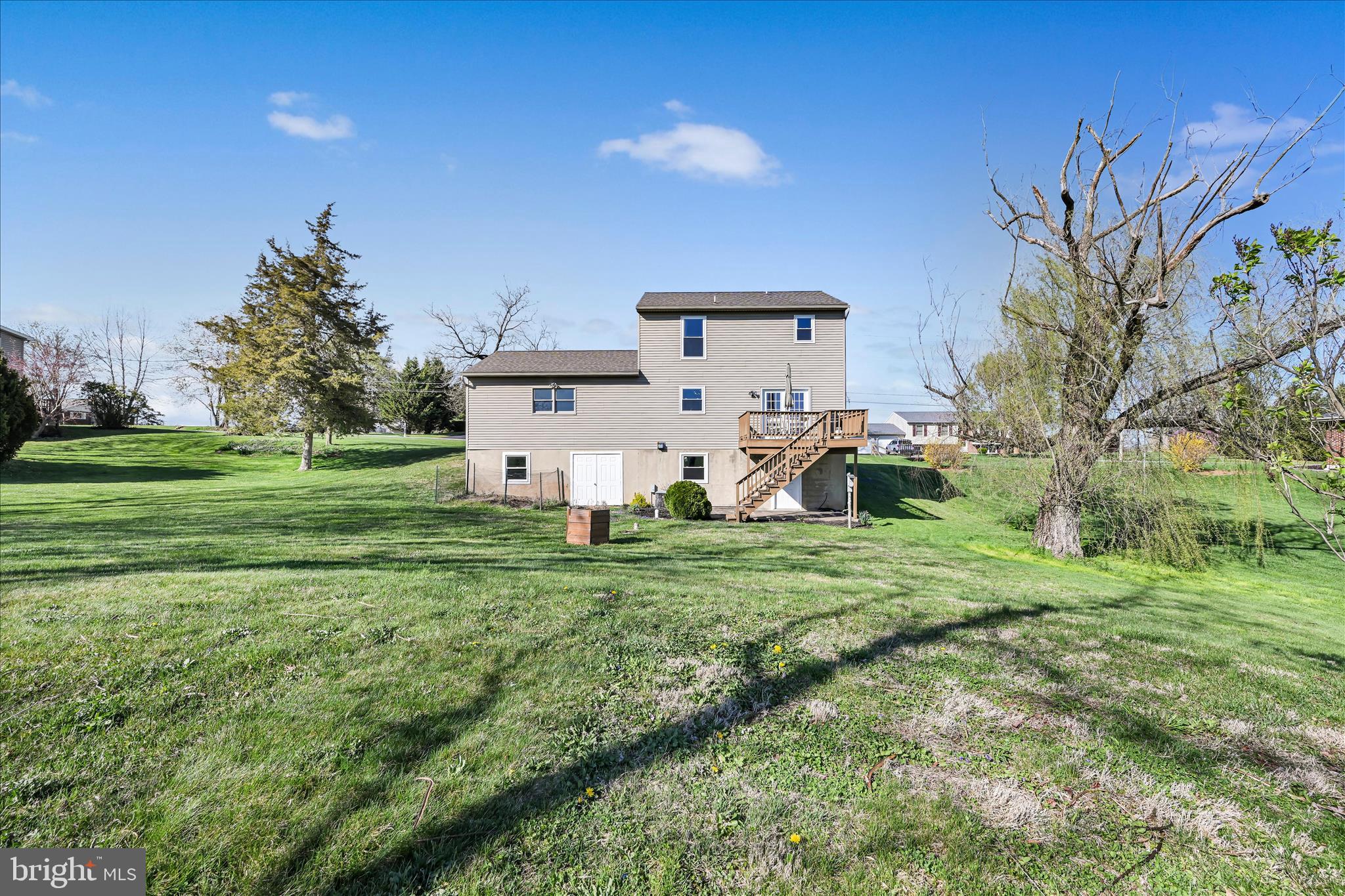 4285 Highland Road Elizabethtown, PA 17022 - Photo 32 of 39 a white house with a yard and a fountain