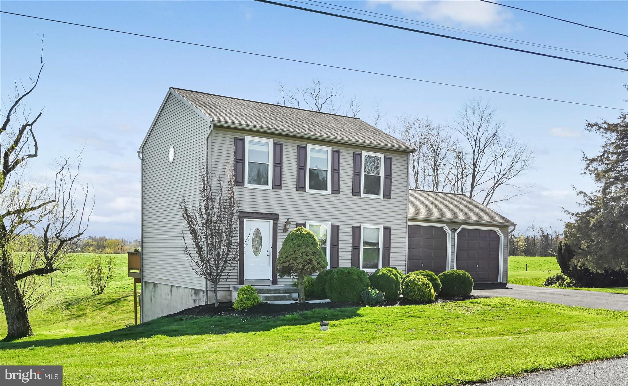 4285 Highland Road Elizabethtown, PA 17022 - Photo 6 of 39 a front view of a house with a yard