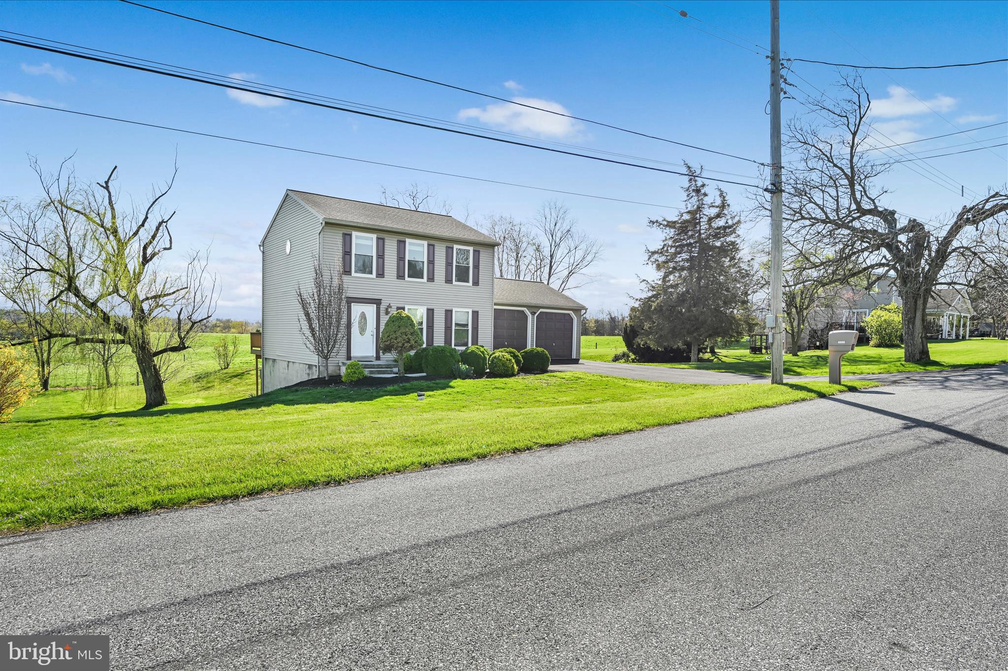 4285 Highland Road Elizabethtown, PA 17022 - Photo 7 of 39 a house with garden in front of it