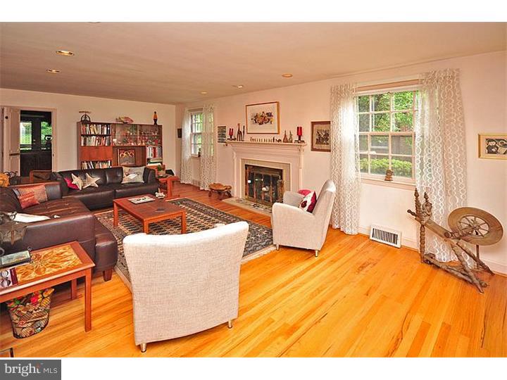 115 Wetherill Road Cheltenham, PA 19012 - Photo 3 of 23 Living Room
