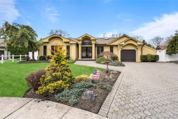 $1,399,000 | 12 Kingswood Circle, Old Bethpage, NY 11804