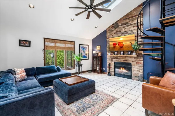 $1,399,000 | 12 Kingswood Circle, Old Bethpage, NY 11804