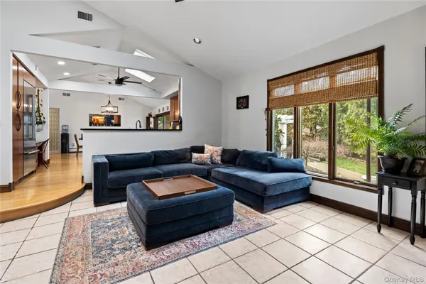 $1,399,000 | 12 Kingswood Circle, Old Bethpage, NY 11804