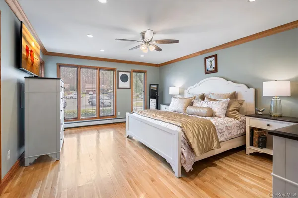 $1,399,000 | 12 Kingswood Circle, Old Bethpage, NY 11804