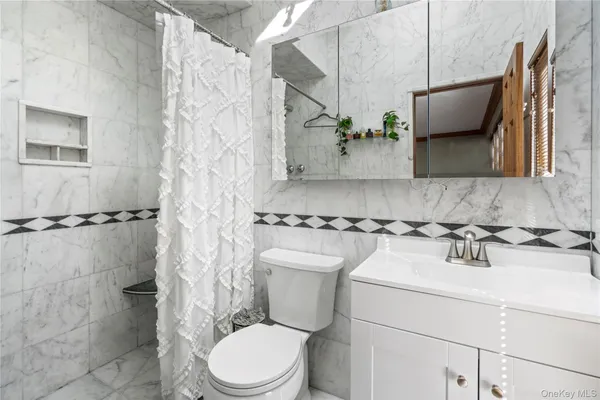 $1,399,000 | 12 Kingswood Circle, Old Bethpage, NY 11804