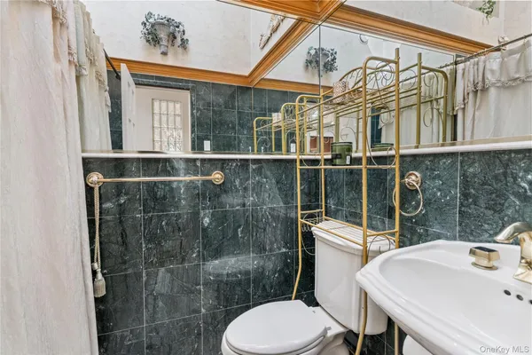 $1,399,000 | 12 Kingswood Circle, Old Bethpage, NY 11804