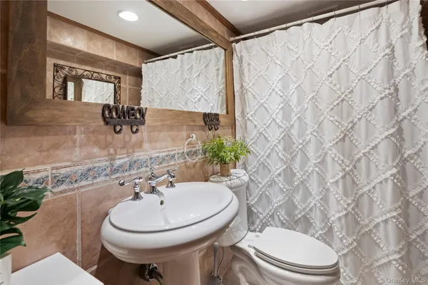 $1,399,000 | 12 Kingswood Circle, Old Bethpage, NY 11804