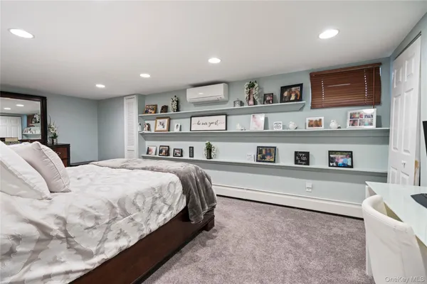 $1,399,000 | 12 Kingswood Circle, Old Bethpage, NY 11804