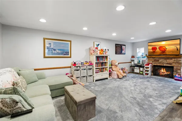 $1,399,000 | 12 Kingswood Circle, Old Bethpage, NY 11804