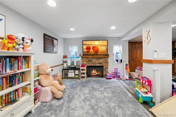 $1,399,000 | 12 Kingswood Circle, Old Bethpage, NY 11804