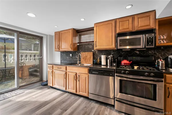 $1,399,000 | 12 Kingswood Circle, Old Bethpage, NY 11804