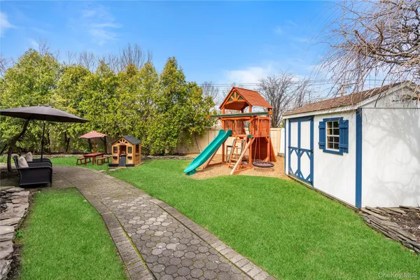 $1,399,000 | 12 Kingswood Circle, Old Bethpage, NY 11804