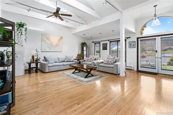 $1,399,000 | 12 Kingswood Circle, Old Bethpage, NY 11804