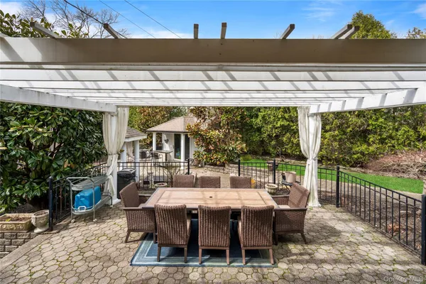 $1,399,000 | 12 Kingswood Circle, Old Bethpage, NY 11804