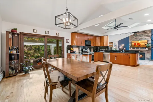 $1,399,000 | 12 Kingswood Circle, Old Bethpage, NY 11804