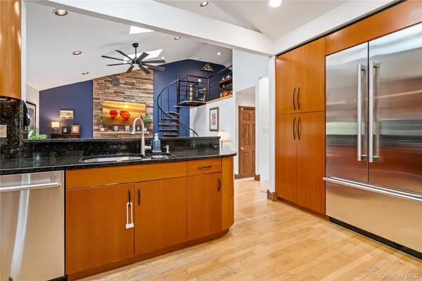 $1,399,000 | 12 Kingswood Circle, Old Bethpage, NY 11804