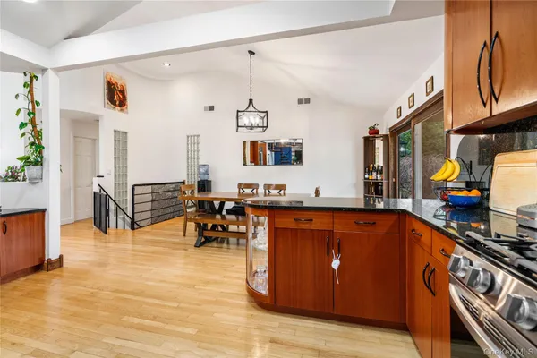 $1,399,000 | 12 Kingswood Circle, Old Bethpage, NY 11804