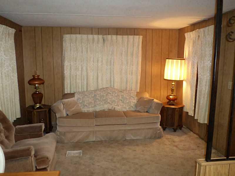 2744 Mercer Road New Castle, PA 16105 - Photo 3 of 7 Living Room.