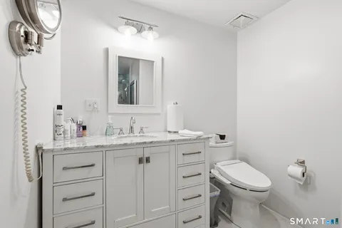 $3,200,000 | 62-64 Wallacks Drive, Stamford, CT 06902