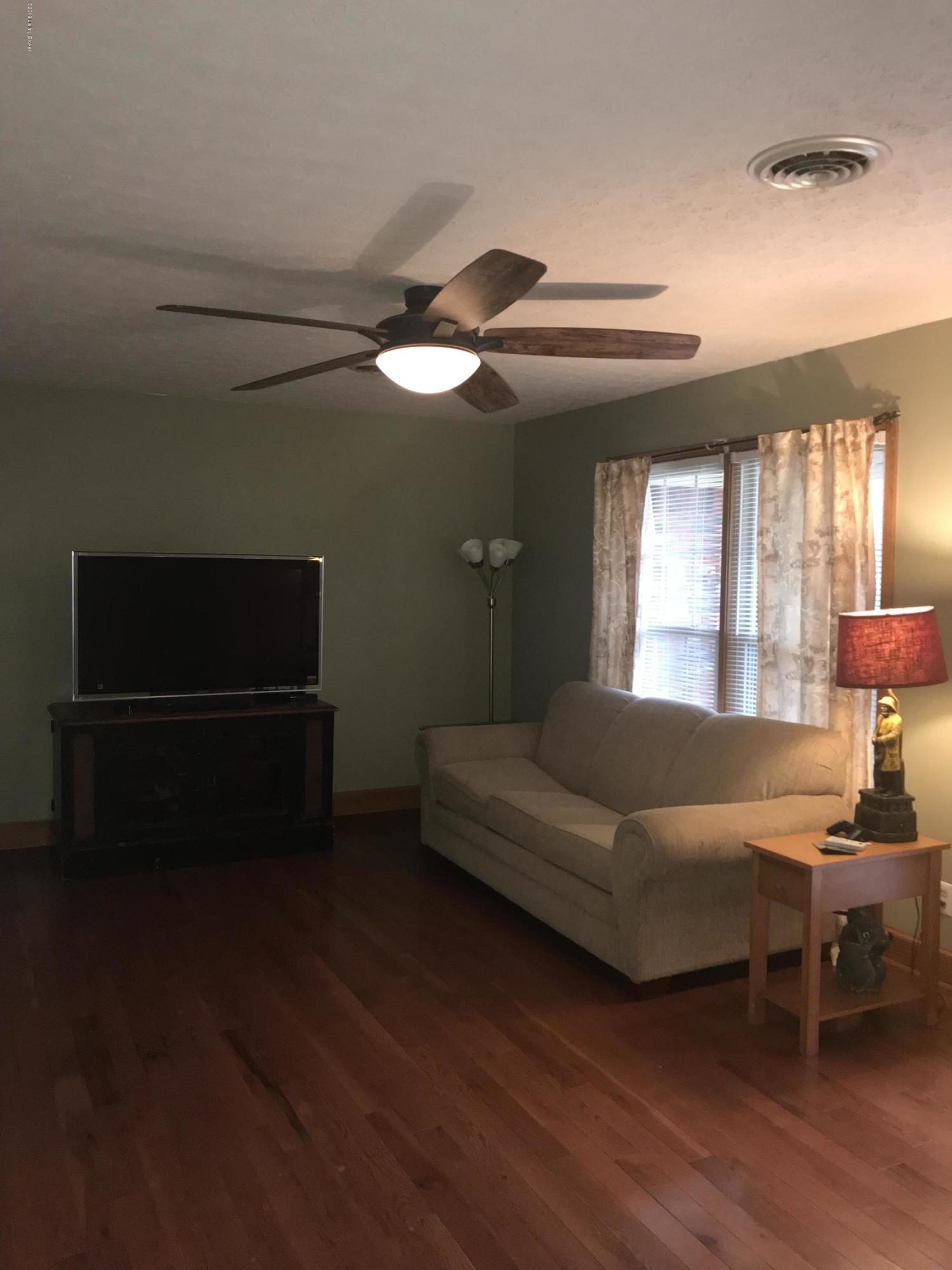 5053 Springfield Road Bardstown, KY 40004 - Photo 2 of 19 IMG_3489