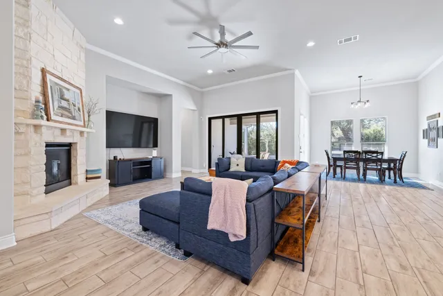 $1,200,000 | 805 Gipper Lane, Leander, TX 78641