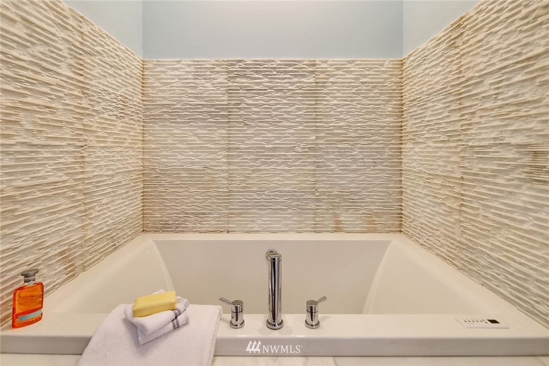 2309 North 65th Street Seattle, WA 98103 - Photo 16 of 25 Gallery Image 16