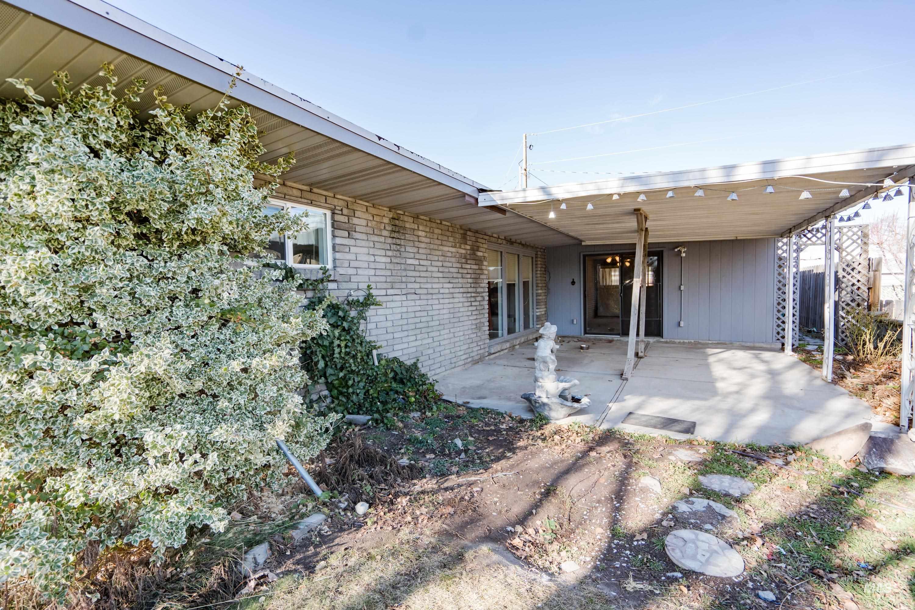 334 South 4th Street Rupert, ID 83350 - Photo 3 of 21