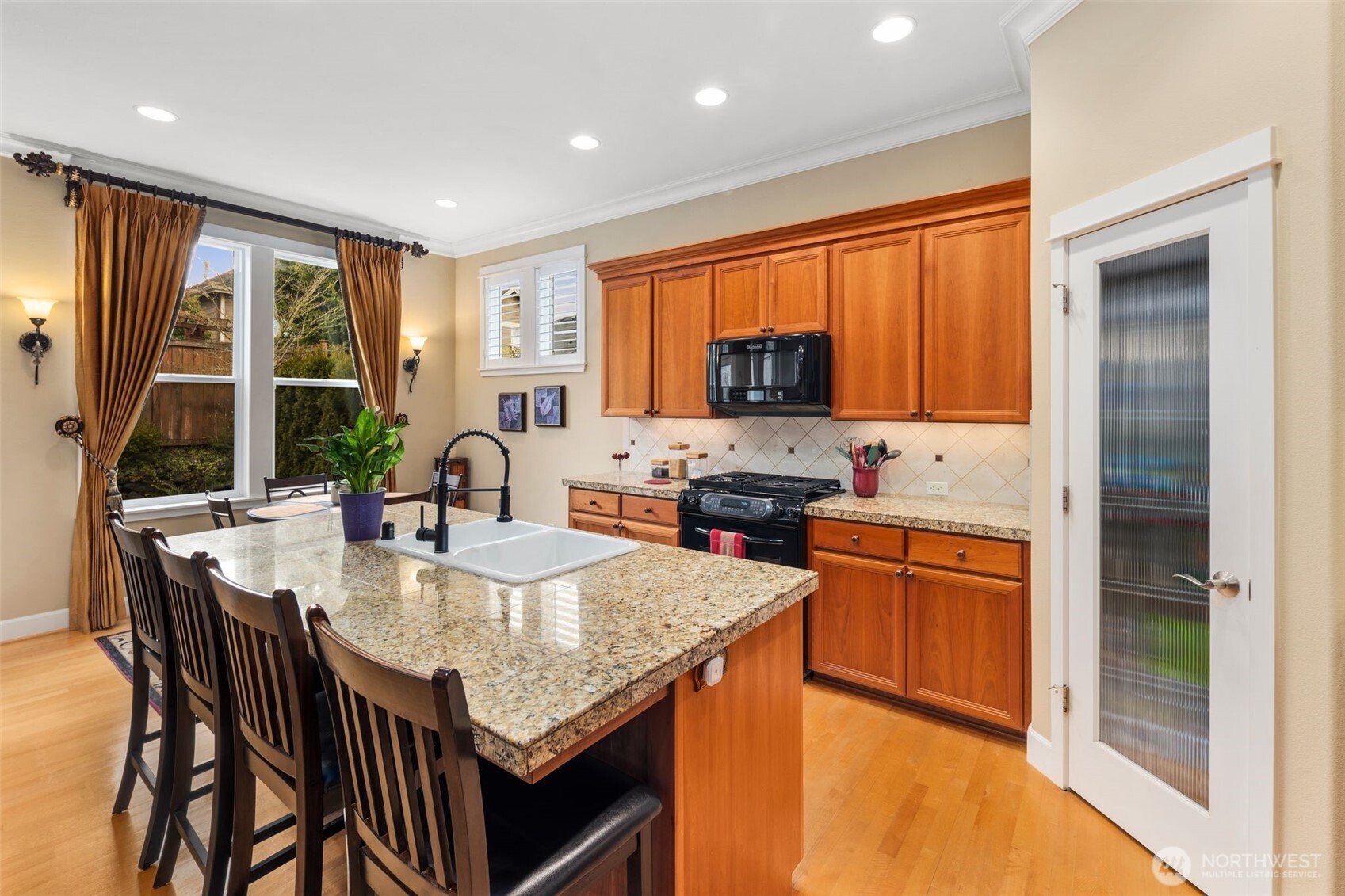 805 South 37th Place Renton, WA 98055 - Photo 9 of 32 Gallery Image 9