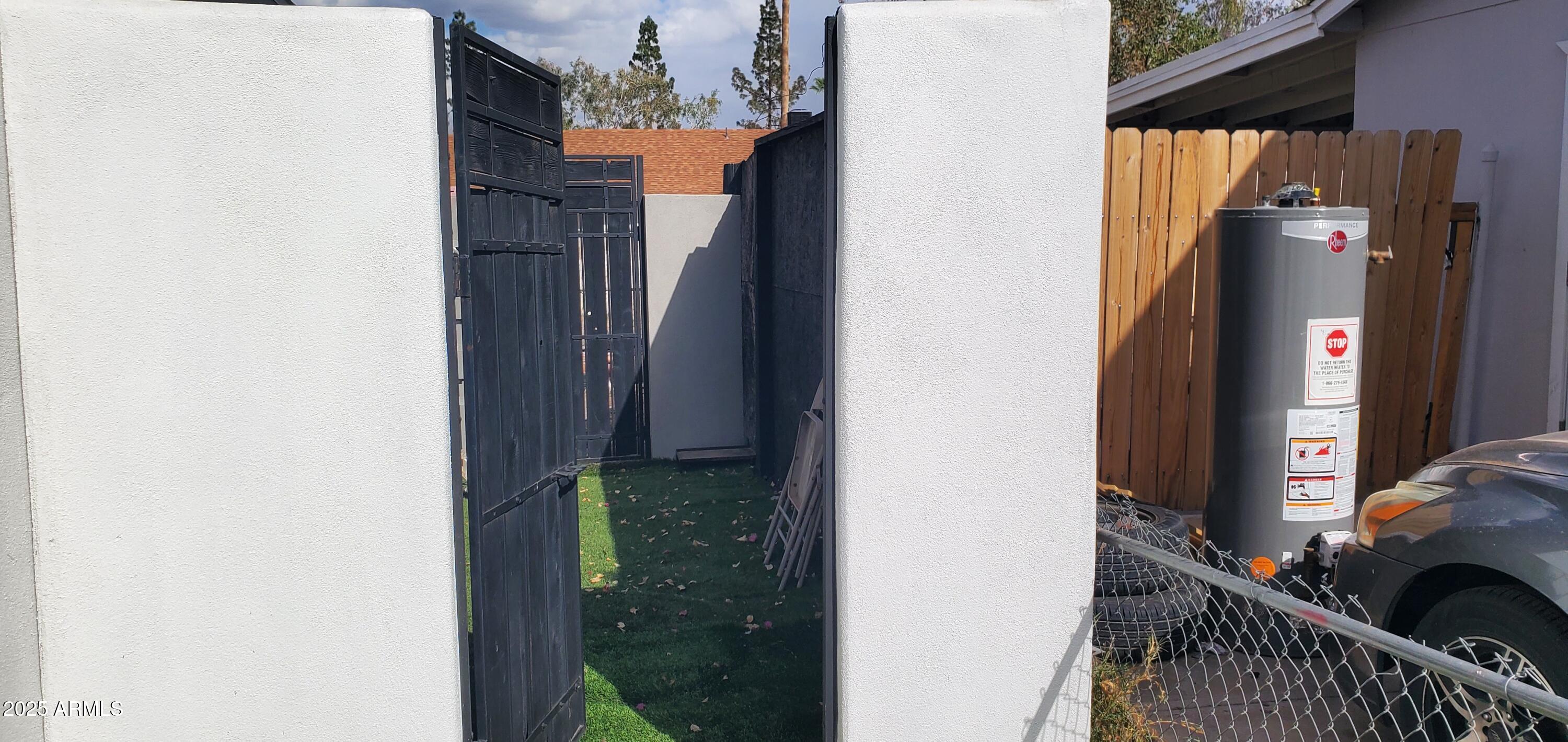 1609 North 47th Drive Phoenix, AZ 85035 - Photo 12 of 16 12 Outside Entrance to guest house