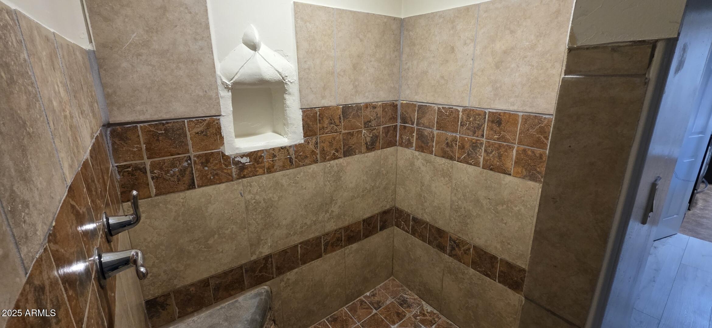 1609 North 47th Drive Phoenix, AZ 85035 - Photo 14 of 16 14 Guest House Shower