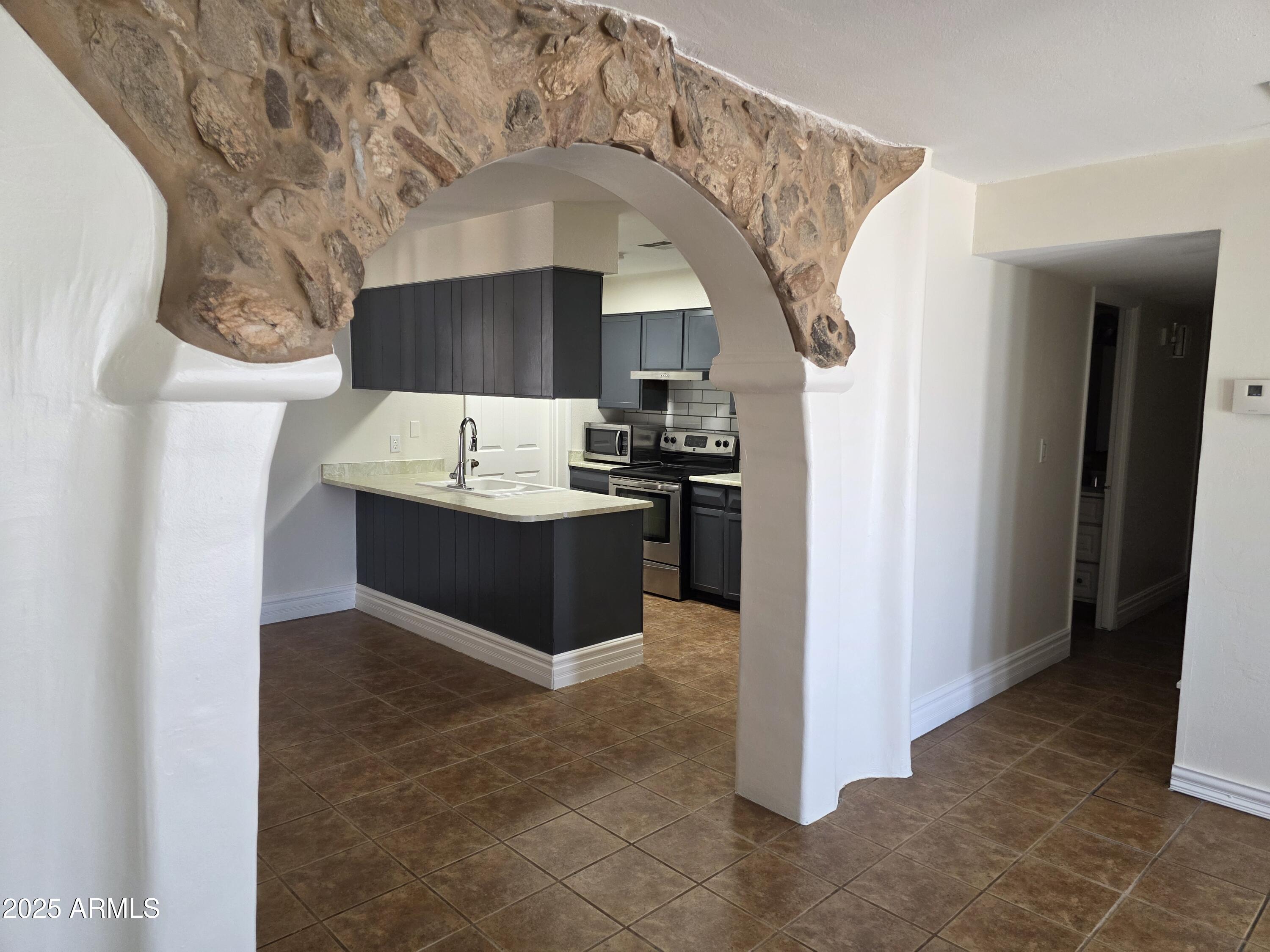 1609 North 47th Drive Phoenix, AZ 85035 - Photo 3 of 16 3 kitchen