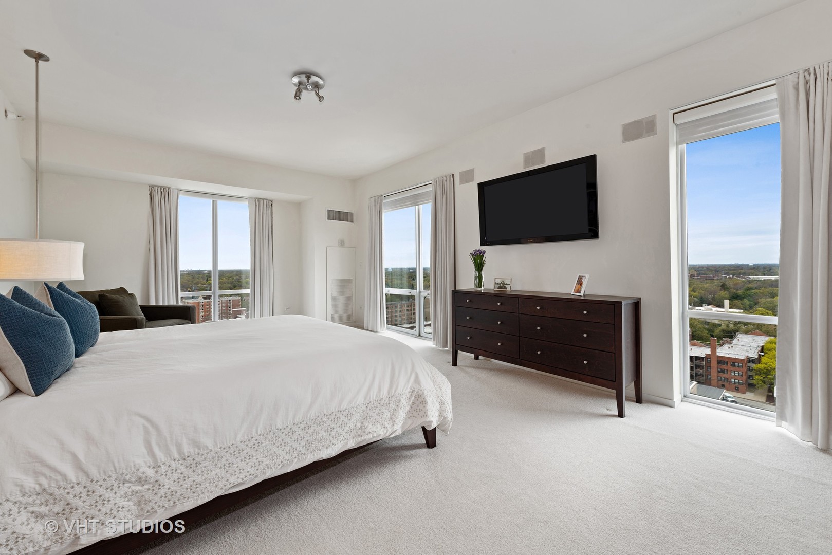 1640 Maple Avenue, Unit 1606 Evanston, IL 60201 - Photo 15 of 40 a bedroom with a bed and a flat screen television