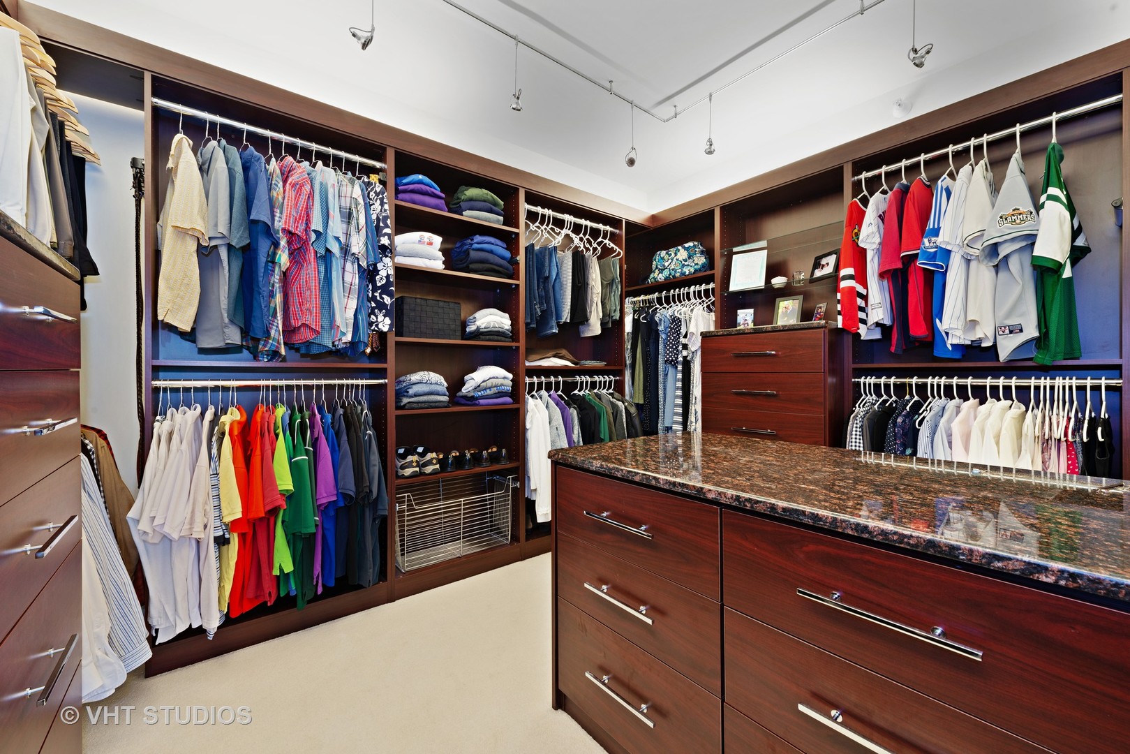 1640 Maple Avenue, Unit 1606 Evanston, IL 60201 - Photo 17 of 40 a view of walk in closet