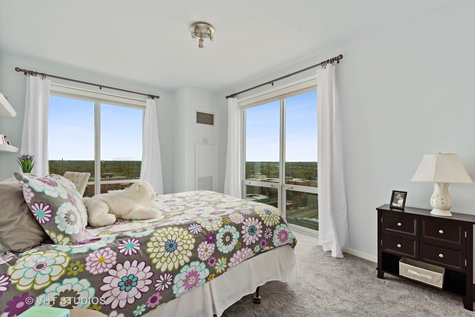 1640 Maple Avenue, Unit 1606 Evanston, IL 60201 - Photo 18 of 40 a bedroom with a bed and a window