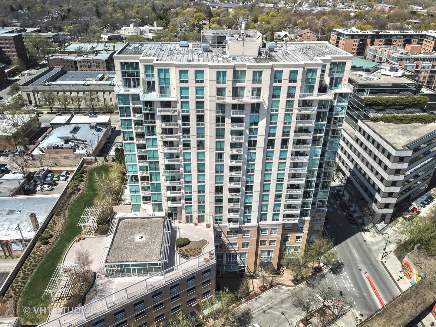 1640 Maple Avenue, Unit 1606 Evanston, IL 60201 - Photo 23 of 40 a view of a city with tall buildings