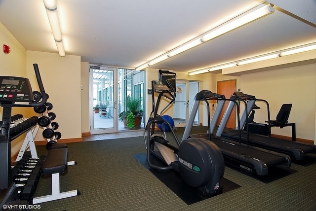 1640 Maple Avenue, Unit 1606 Evanston, IL 60201 - Photo 32 of 40 a view of a room with gym equipment