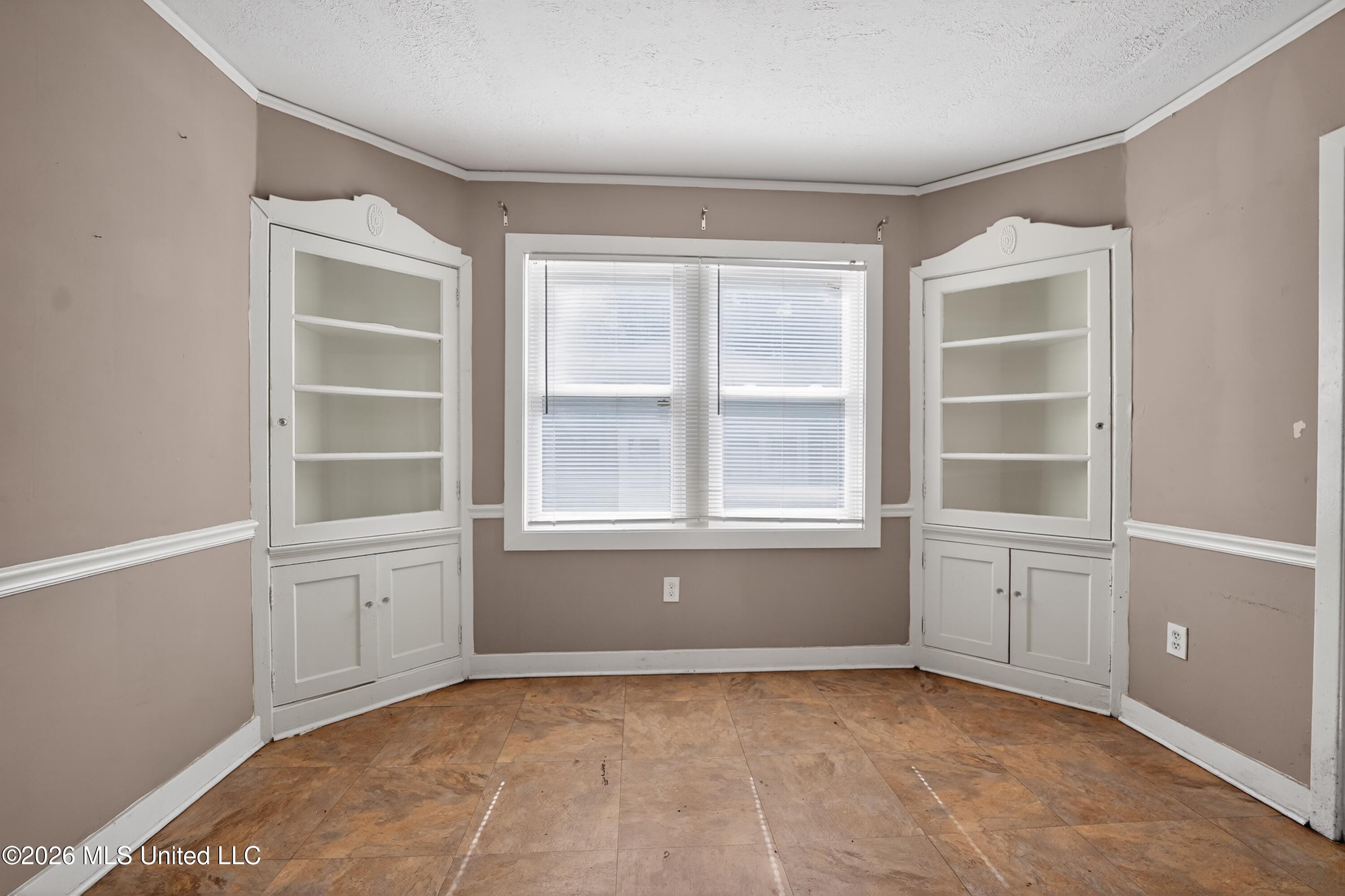 343 Broadmoor Drive Jackson, MS 39206 - Photo 26 of 40 31_343_Broadmoor_Dr-Dining_room-6828