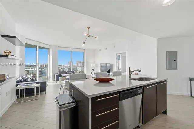 $615,000 | 1900 North Bayshore Drive, Unit 1518, Miami, FL 33132