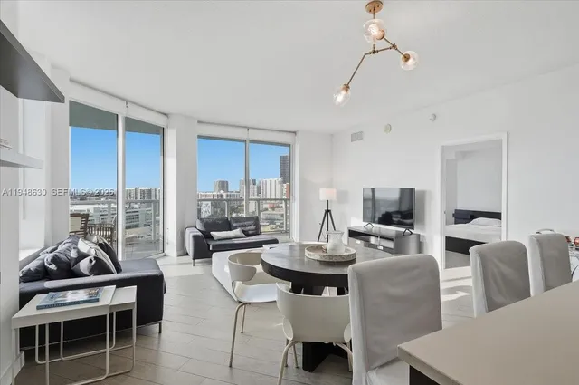 $615,000 | 1900 North Bayshore Drive, Unit 1518, Miami, FL 33132