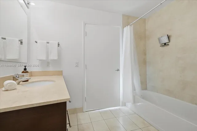 $615,000 | 1900 North Bayshore Drive, Unit 1518, Miami, FL 33132