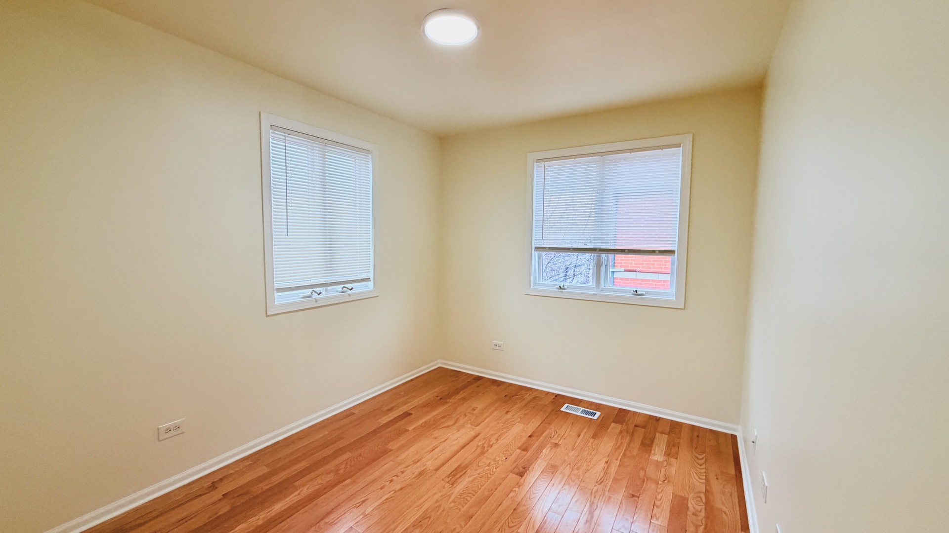 356 West 31st Street Chicago, IL 60616 - Photo 18 of 31 a view of empty room with wooden floor