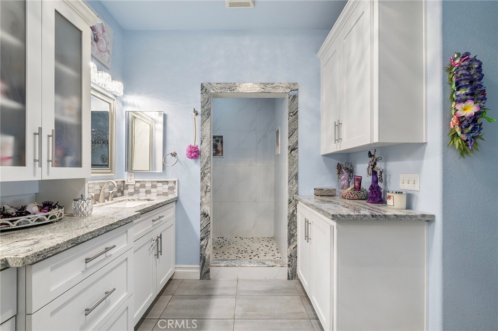 7172 Jargon Road Hesperia, CA 92344 - Photo 41 of 75 a kitchen with granite countertop a sink and cabinets