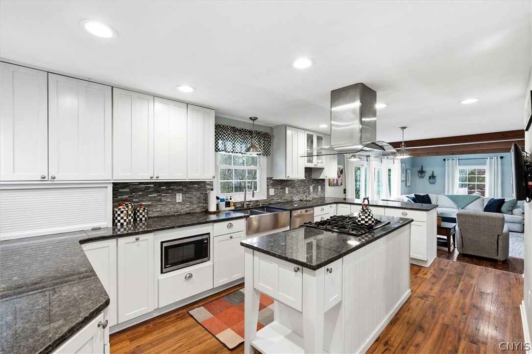 4970 Carnarvon Road Onondaga, NY 13215 - Photo 18 of 50 A space designed for both everyday living and ente