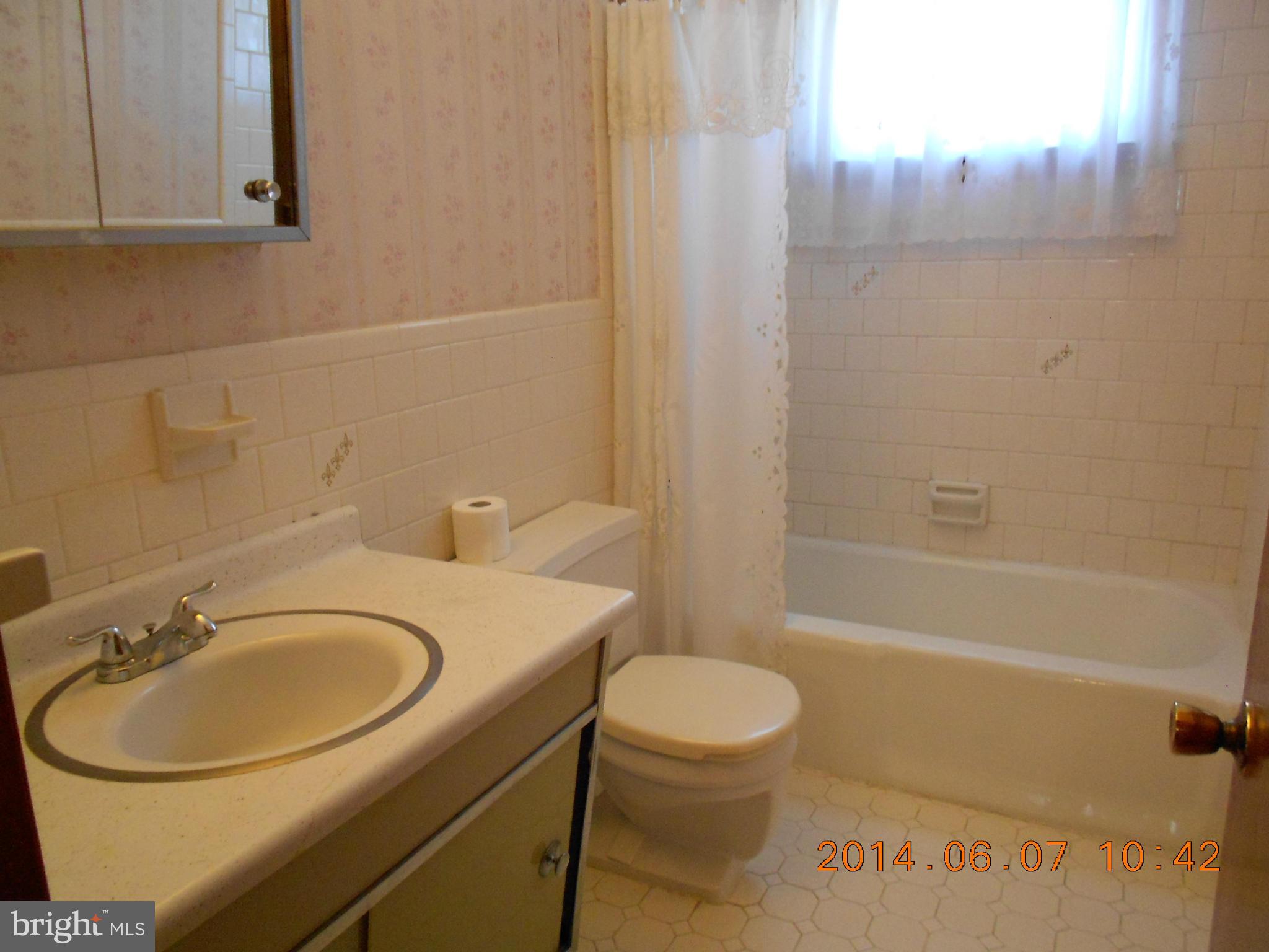 8015 Sagramore Road Baltimore, MD 21237 - Photo 13 of 26 Bath