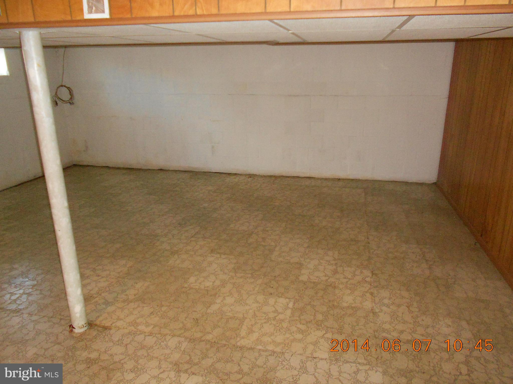 8015 Sagramore Road Baltimore, MD 21237 - Photo 16 of 26 Family Room