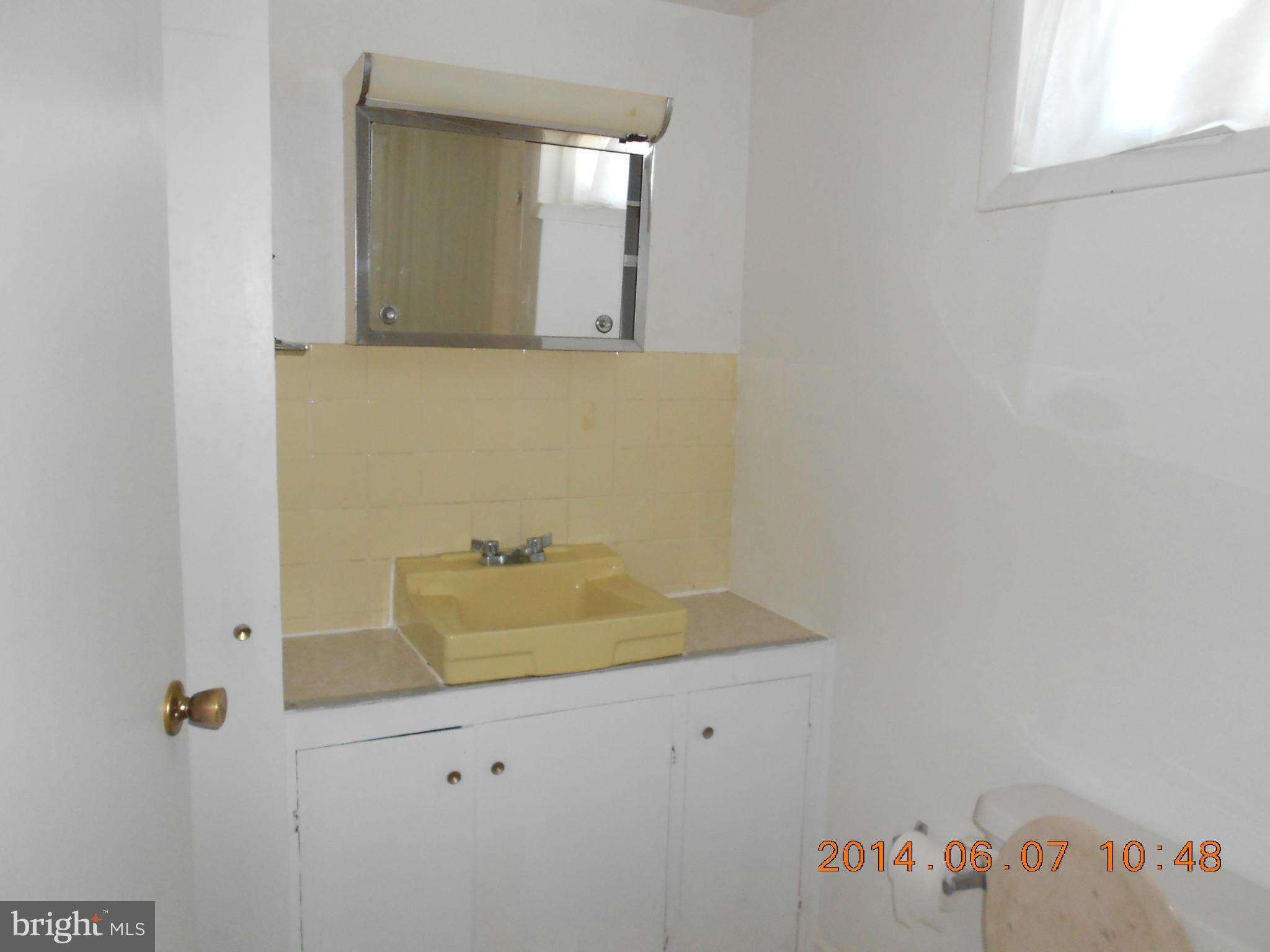 8015 Sagramore Road Baltimore, MD 21237 - Photo 19 of 26 Bath